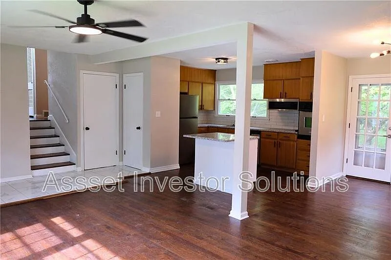 Building Photo - 13521 Belmeade Ave