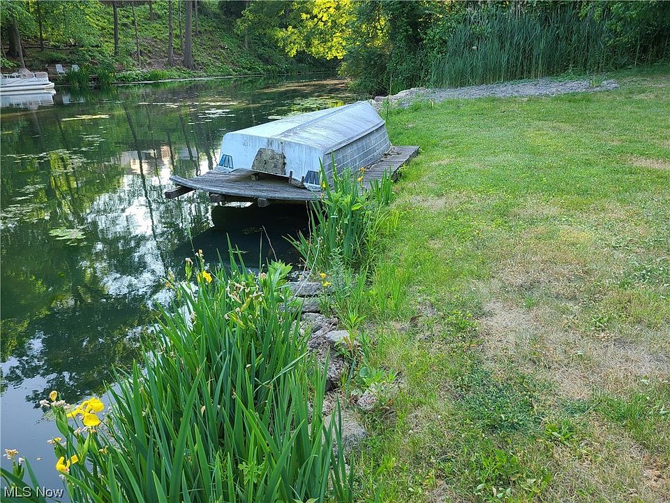 1st image of 132 Spruce Dr NW