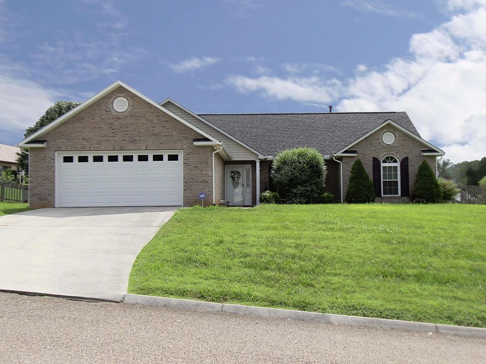 1st image of 703 Fox Landing Ln