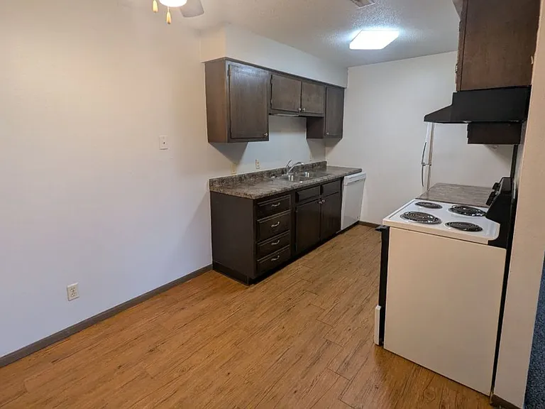 3768 W 9th St — Photo 14