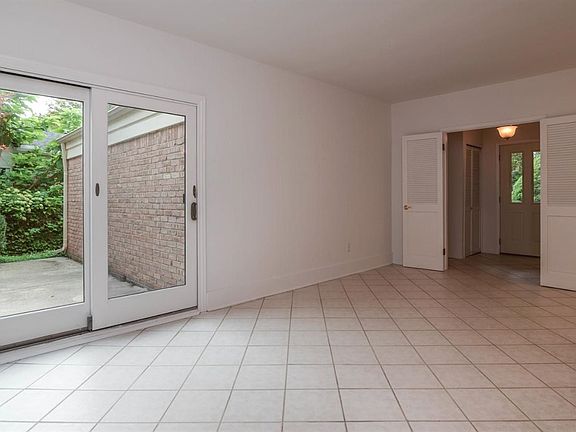 5th image of 2840 Pebble Creek Dr