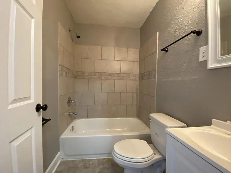 1356 S Cooper St — Photo 2