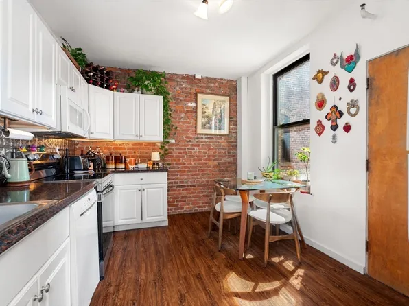 1404 Commonwealth Ave APT 17, Boston, MA 02135