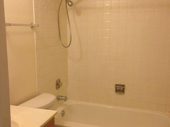 4th image of 1704 W Victoria Dr #1