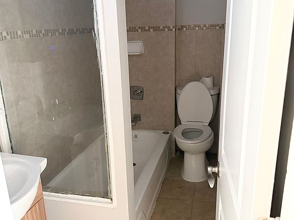 3rd image of 409 59th St APT 2R