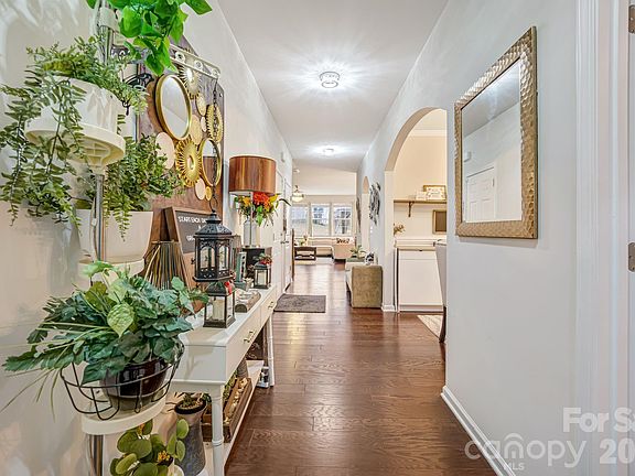 2nd image of 1741 Wildwood Terrace Trl