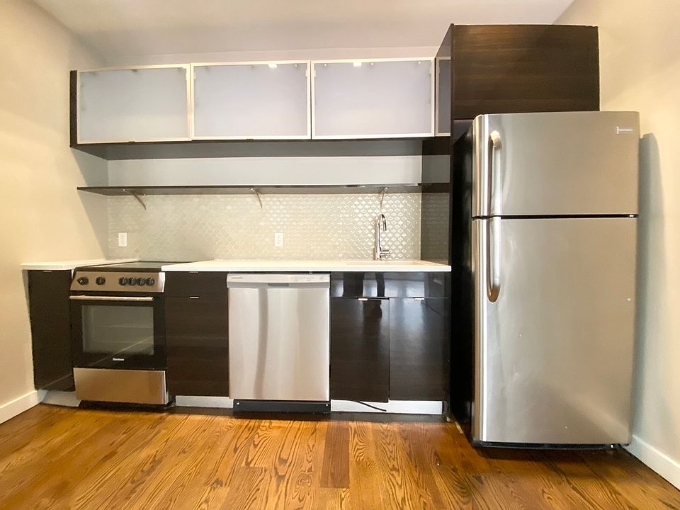 1st image of 125 Leonard St #3LI