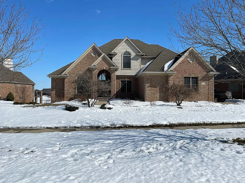 8226 Hunters Ridge Dr photo 1