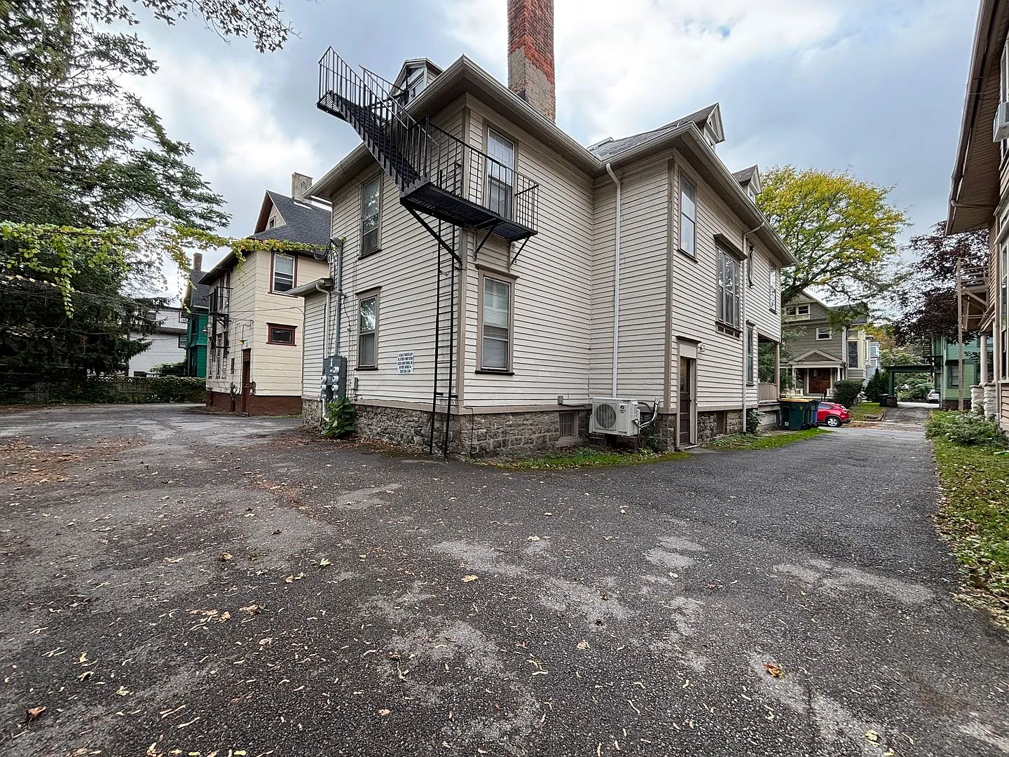 242 Oxford Street — Photo 2