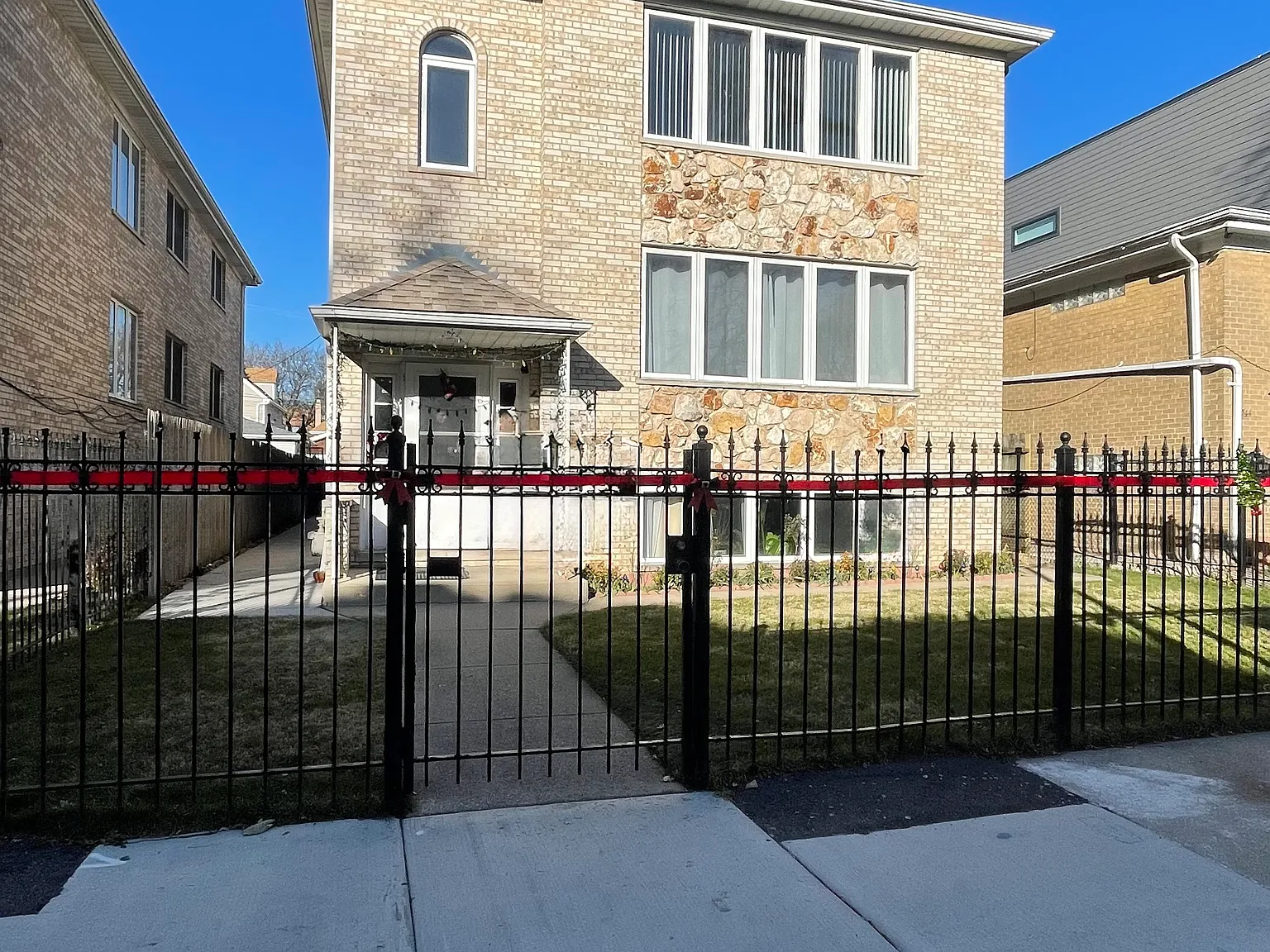 3 bed, 1640 sqft, $2,500 — Photo 1