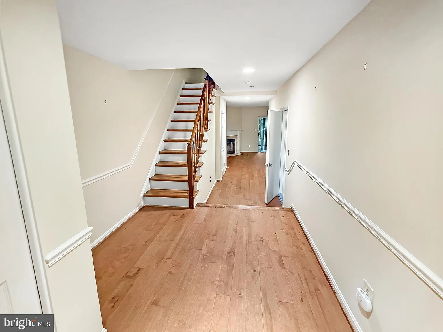 4 bed, 4.0 bath, 2420 sqft, $3,199 — Photo 2