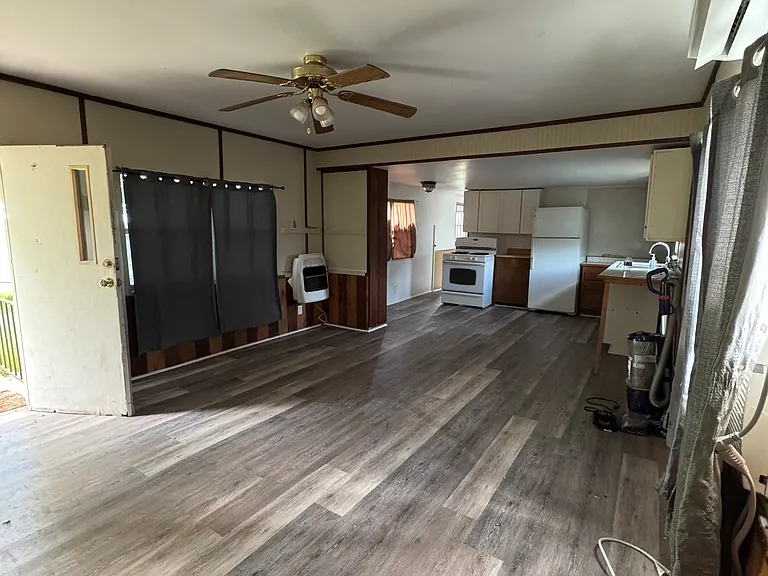 150 Hcr 2421 E — Photo 3