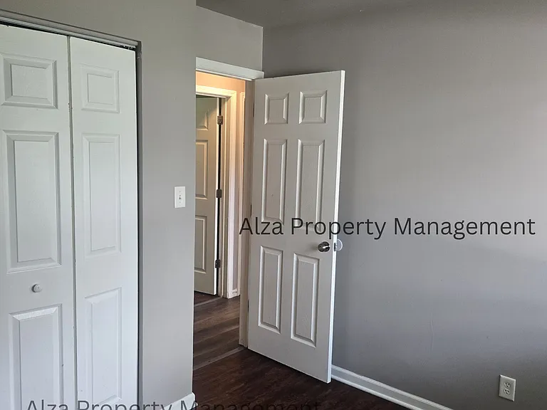 828 Poplar Ln — Photo 10