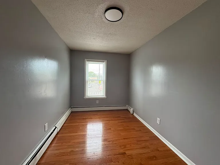 910 Dixwell Ave #2RR — Photo 9