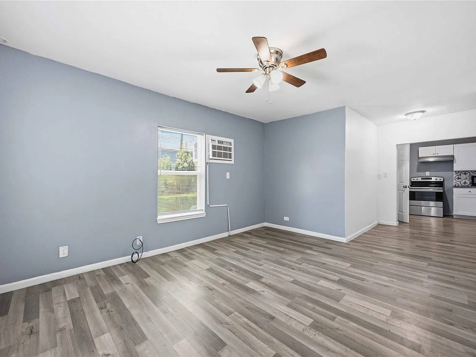3 bed, 3.0 bath, 1451 sqft, $1,000 — Photo 4