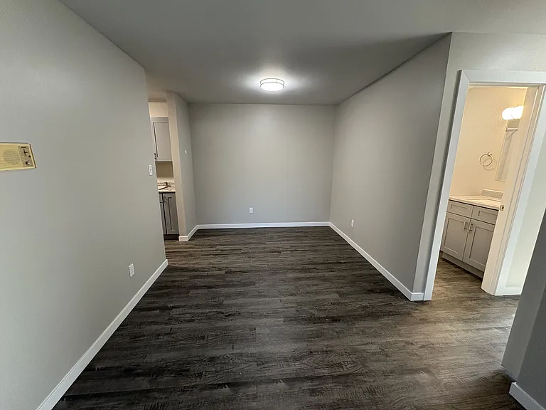 Broadway Crossing Apartments — Photo 6