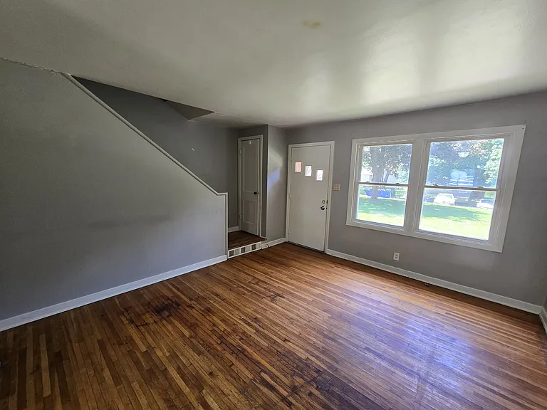 227 Madison St — Photo 3