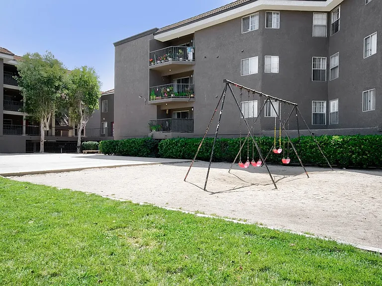 Alder Court Apartments — Photo 5