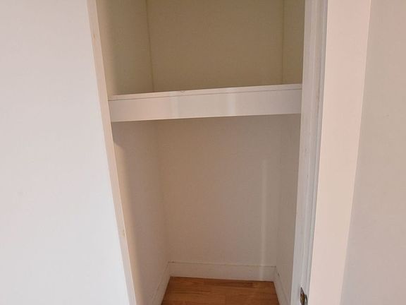 5th image of 137 Alexander Ave APT 8