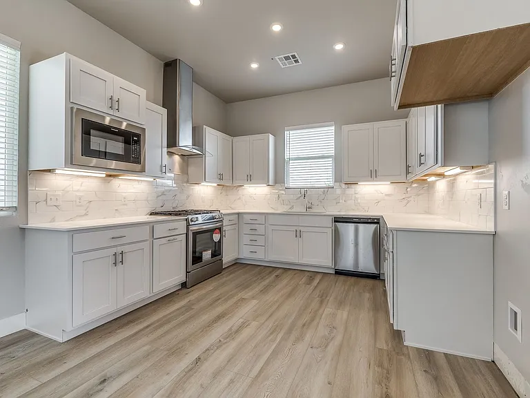 2523 NW 132nd Pl — Photo 11