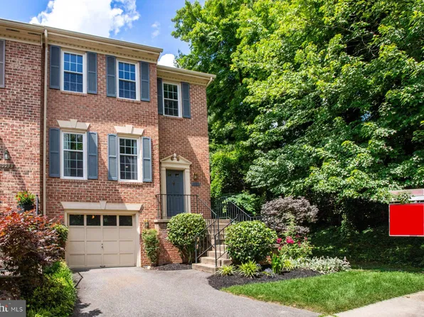 5935 Woodfield Estates Dr, Alexandria, VA 22310