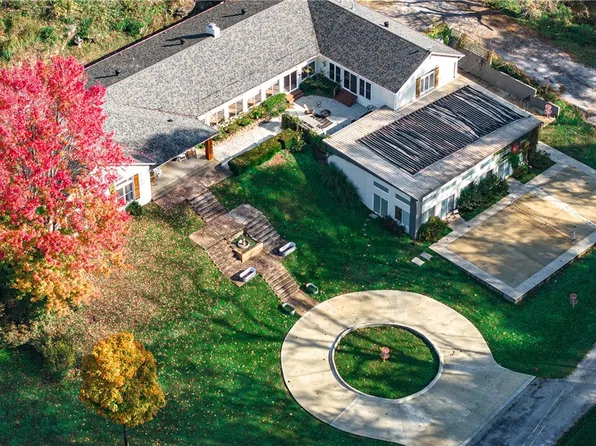 8442 E McNelly Rd, Bentonville, AR 72712