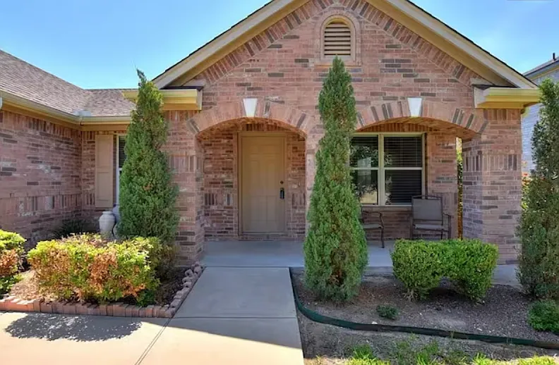 3 bed, 2135 sqft, $1,000 — Photo 4