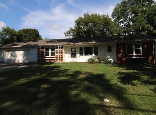 67 Harmon Dr, Lebanon, IL 62254