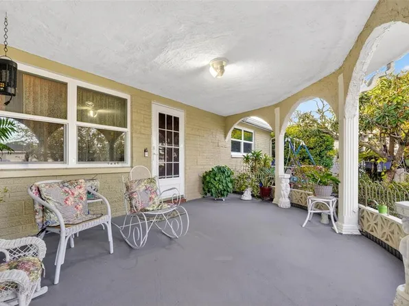 2615 Almond Dr, Holiday, FL 34691