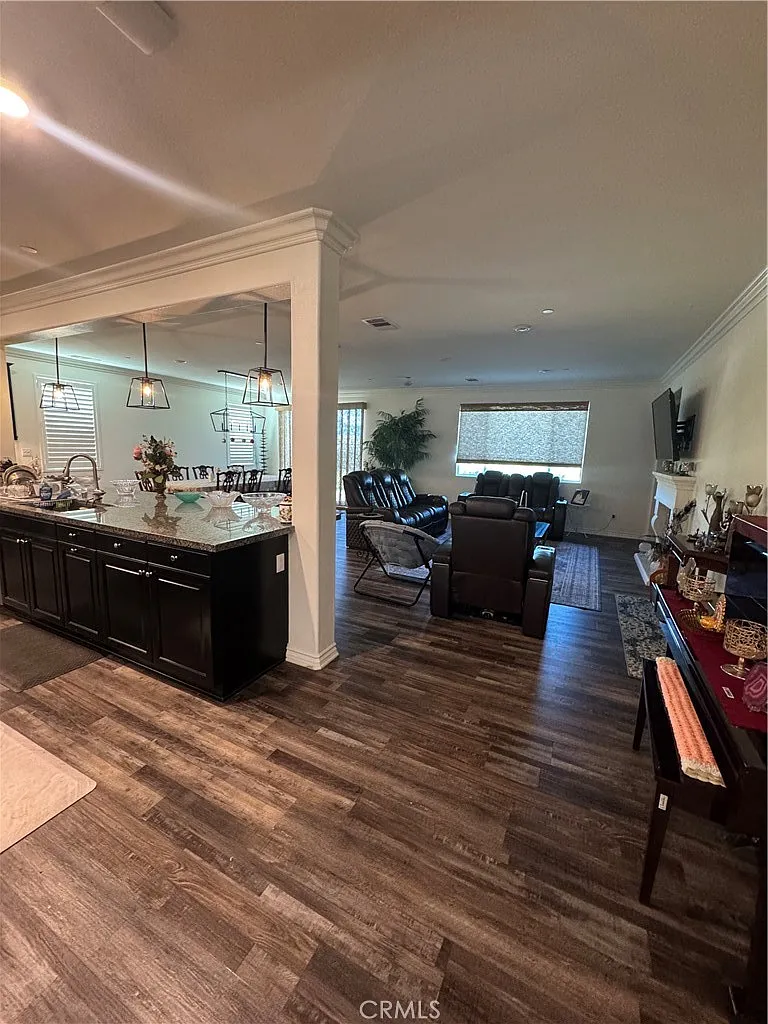 6 bed, 4.5 bath, 4125 sqft, $6,000 — Photo 4
