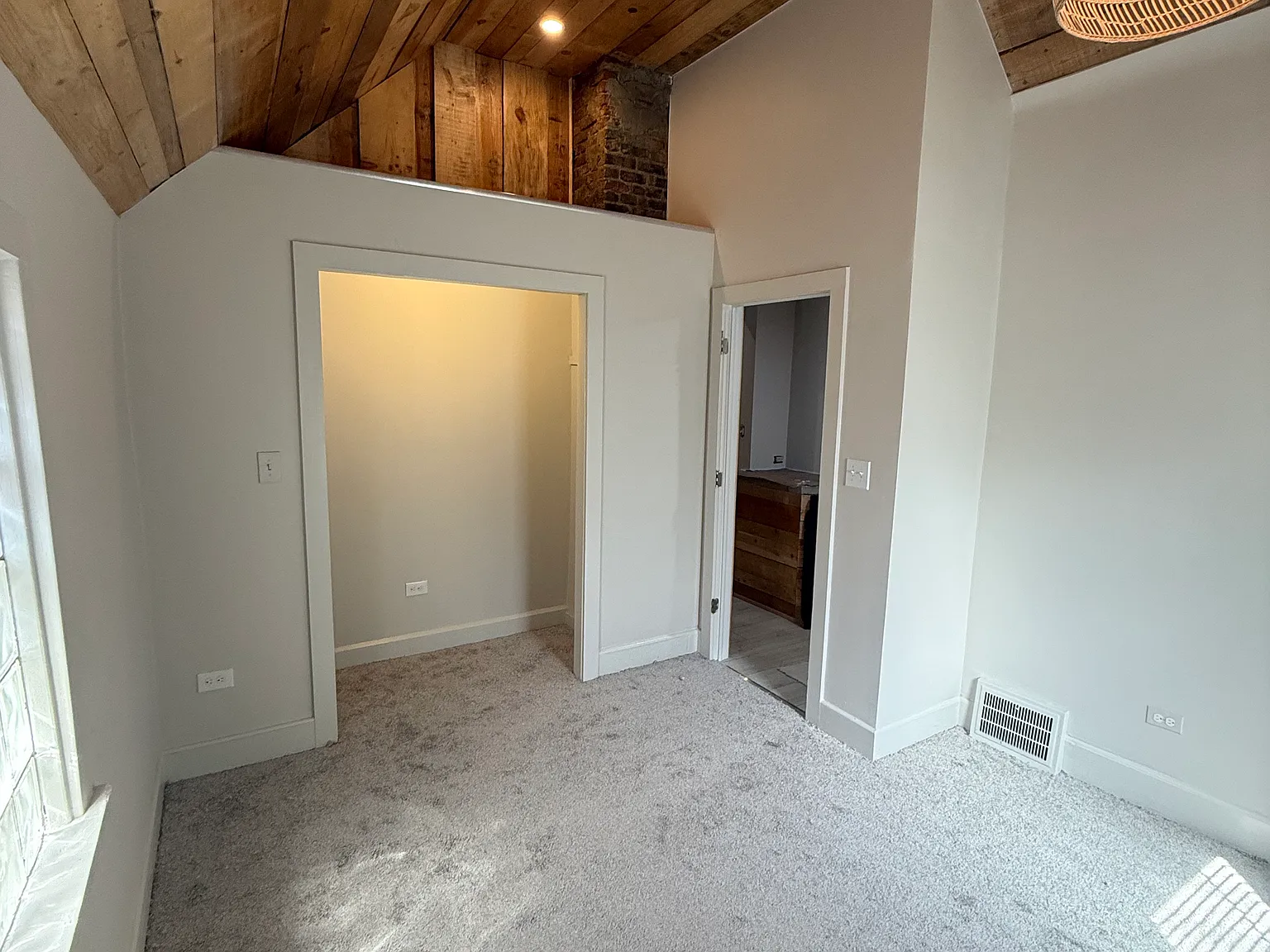 7103 Elton Ave — Photo 2