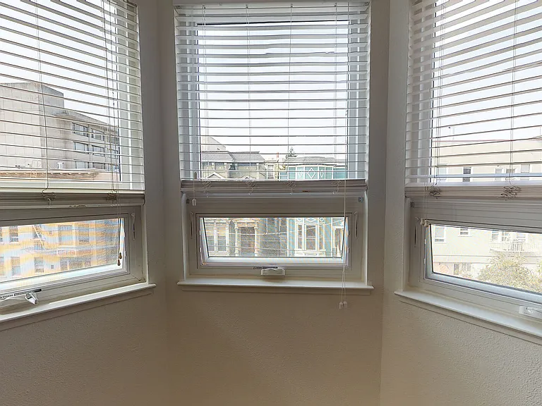 2000 Post — Photo 58