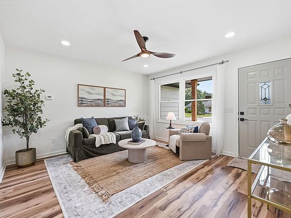 3rd image of 5111 Camelot Dr