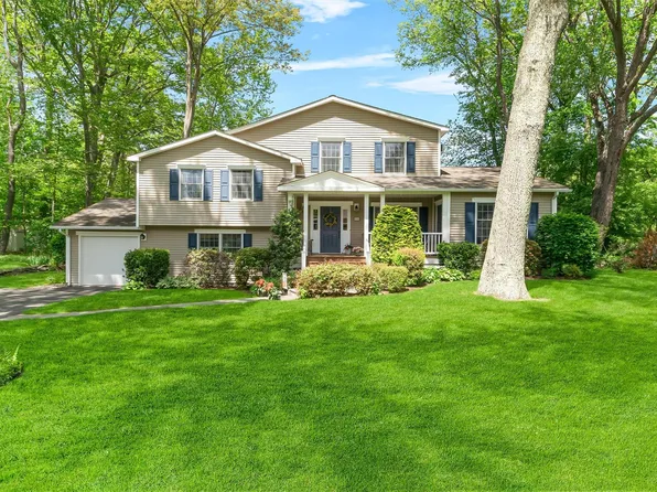 28 Braddock Court, Yorktown Heights, NY 10598