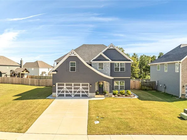 815 Wyndham Village Ct, Opelika, AL 36801