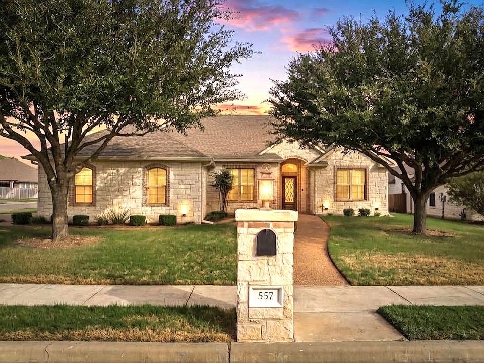 1st image of 557 Perry Ln