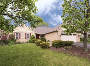 1008 Williamsburg St, Westmont, IL 60559