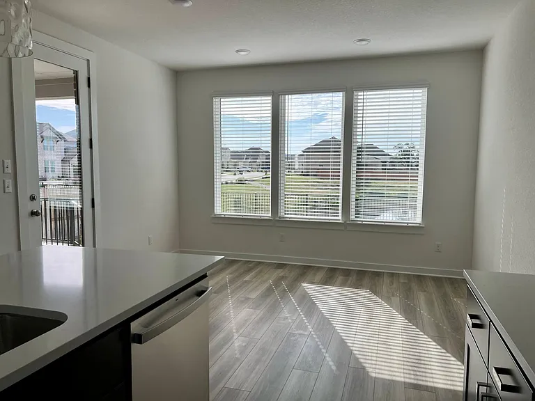 2128 Stampede Dr — Photo 10