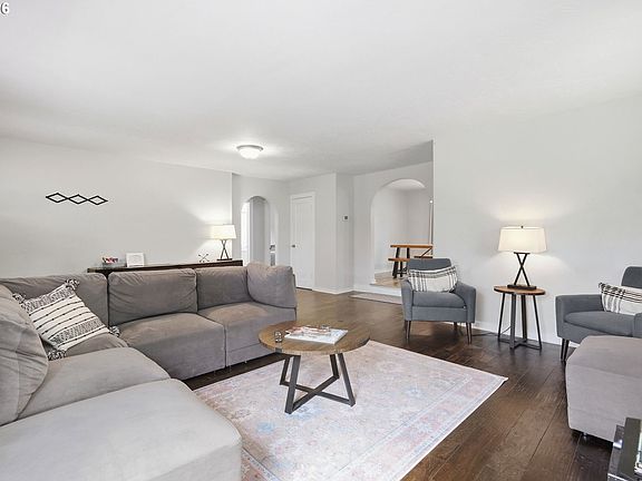 4th image of 2683 Alder St