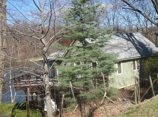 32 Lakeshore Dr NW, Sussex, NJ 07461