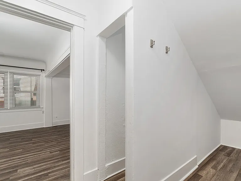 1033 E 2nd St #1033 — Photo 15