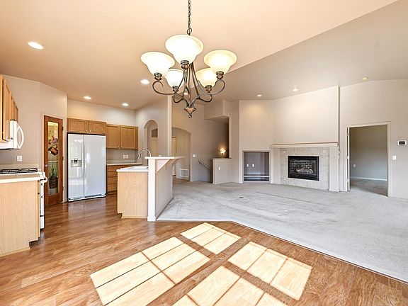2nd image of 600 Comanche Ln