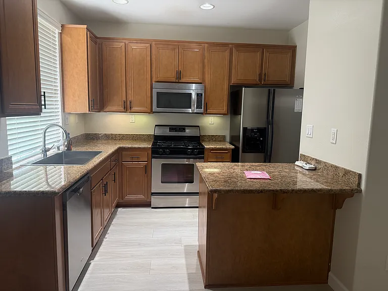 28221 Canterbury Ct — Photo 8