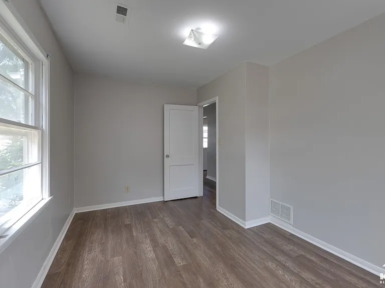 1848 N Green St — Photo 10