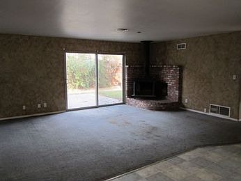 5th image of 3542 W Fairview Ave