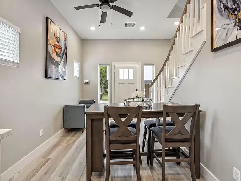 2502 Sam Wilson St — Photo 2