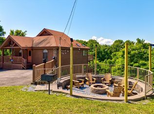 2054 Oakmont Dr, Sevierville, TN 37876