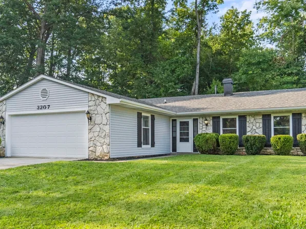 3207 Pavilion Ct, Fort Wayne, IN 46835
