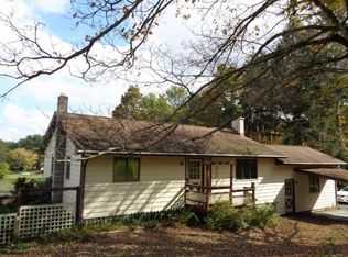 113 Meadow Ridge Acres Rd, Dingmans Ferry, PA 18337