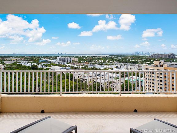 3rd image of 781 Crandon Blvd APT 1405